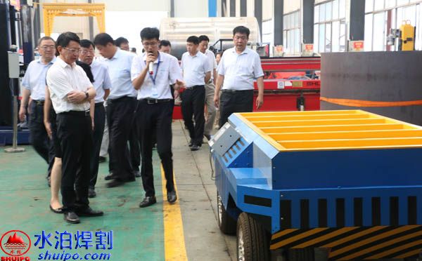 AGV機(jī)器人持續(xù)火熱，新領(lǐng)域帶來(lái)發(fā)展新機(jī)遇，水泊焊割自主研發(fā)的AGV小車(chē)